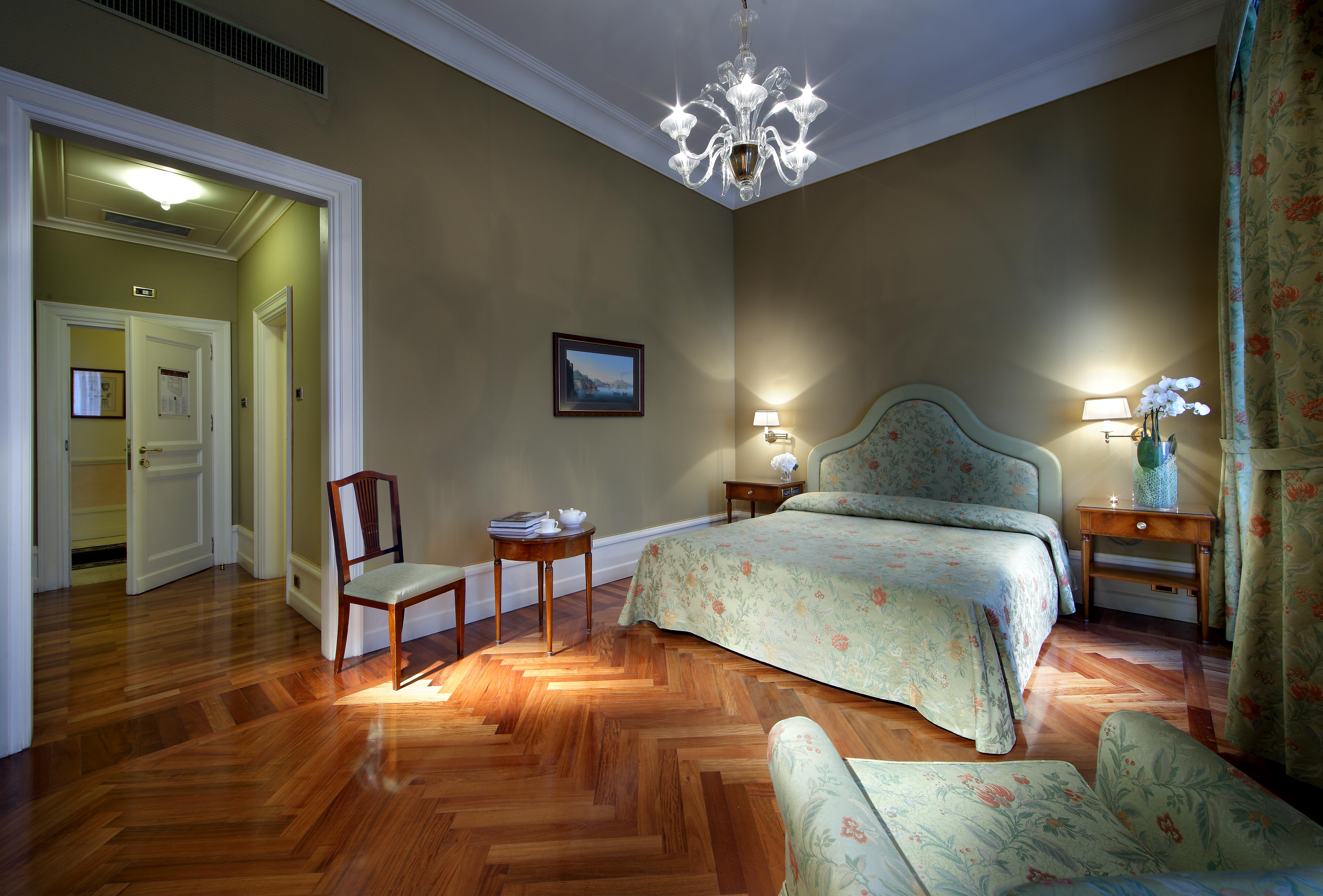 Eurostars Hotel Excelsior Napoli Bagian luar foto