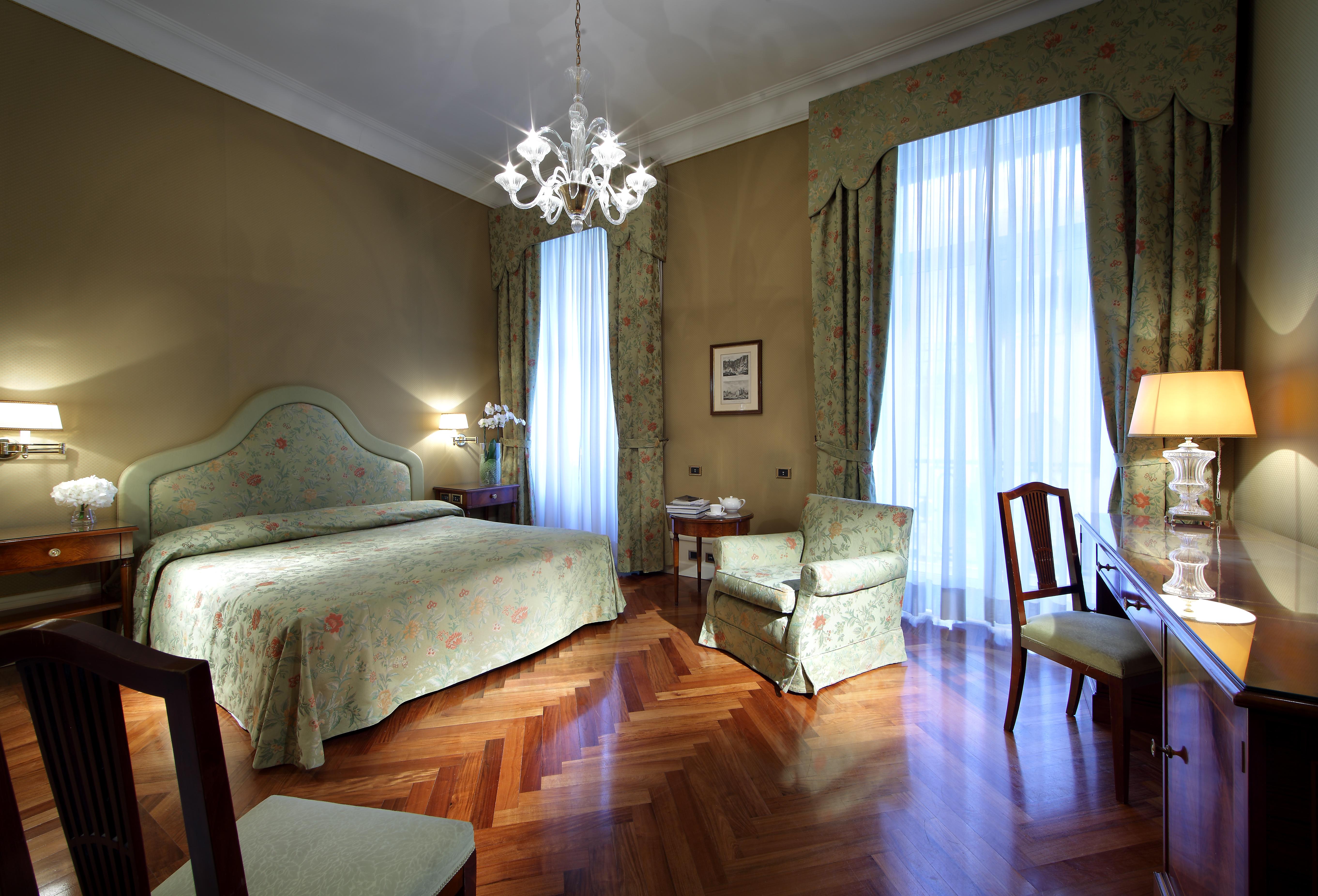 Eurostars Hotel Excelsior Napoli Bagian luar foto