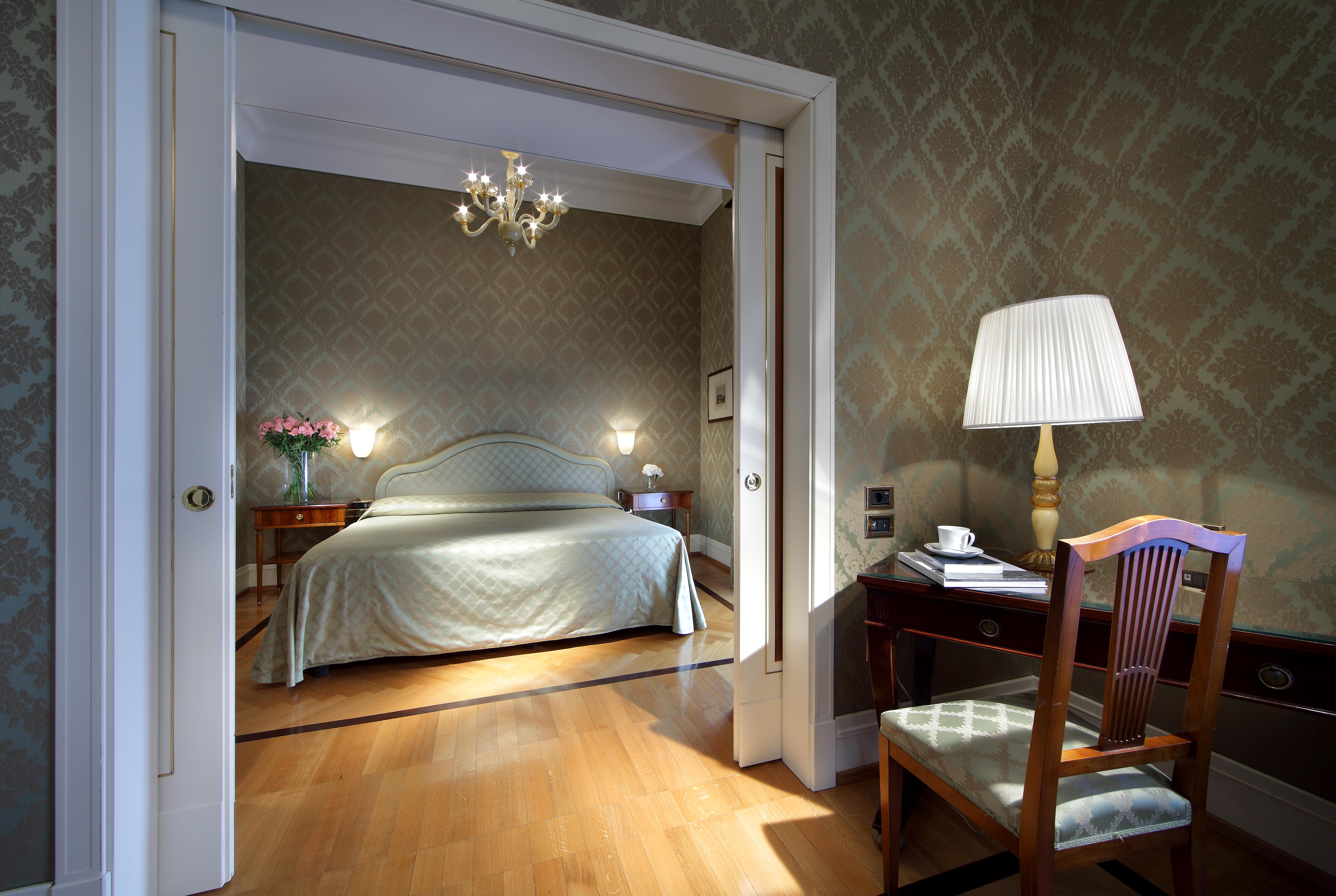 Eurostars Hotel Excelsior Napoli Bagian luar foto