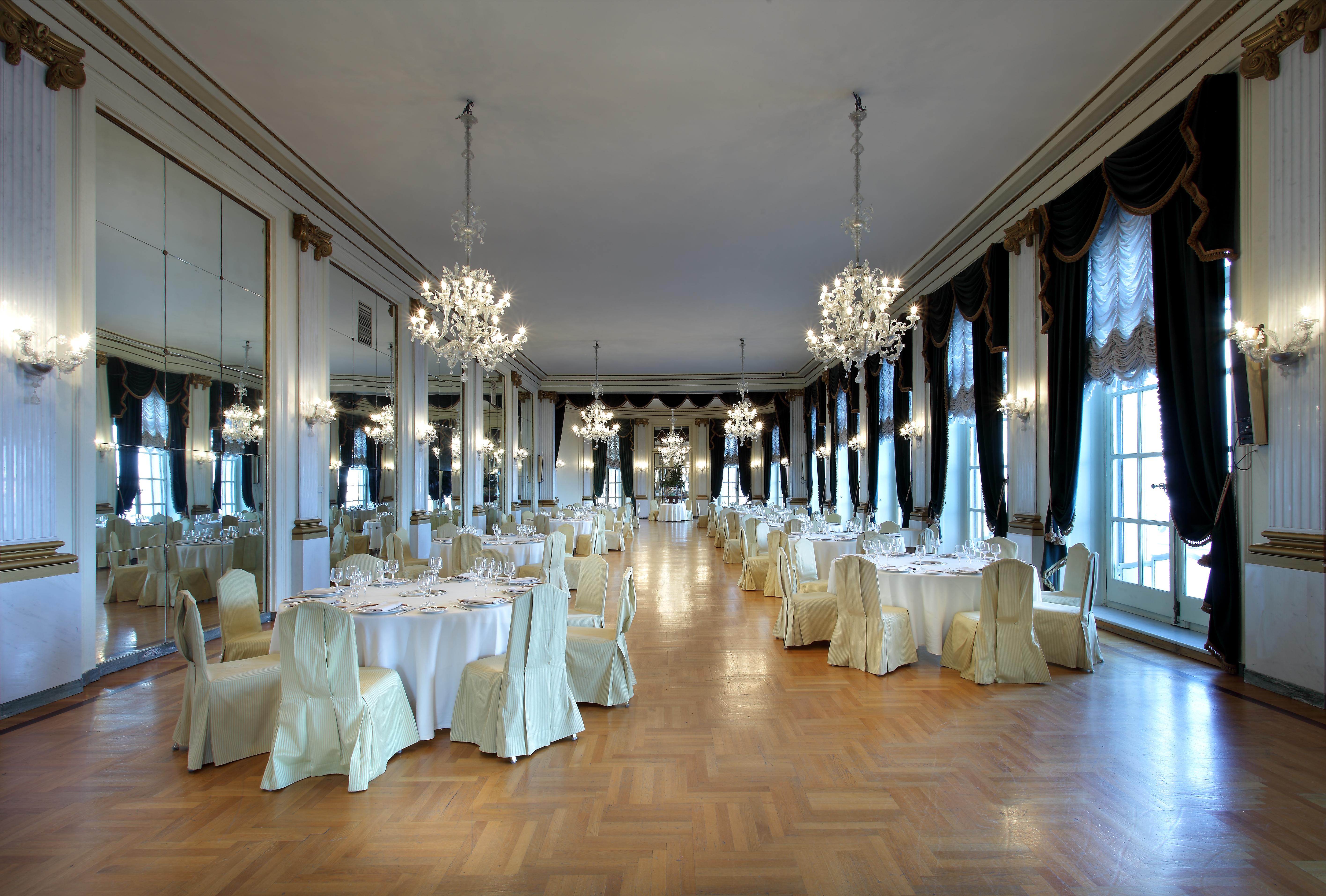 Eurostars Hotel Excelsior Napoli Bagian luar foto