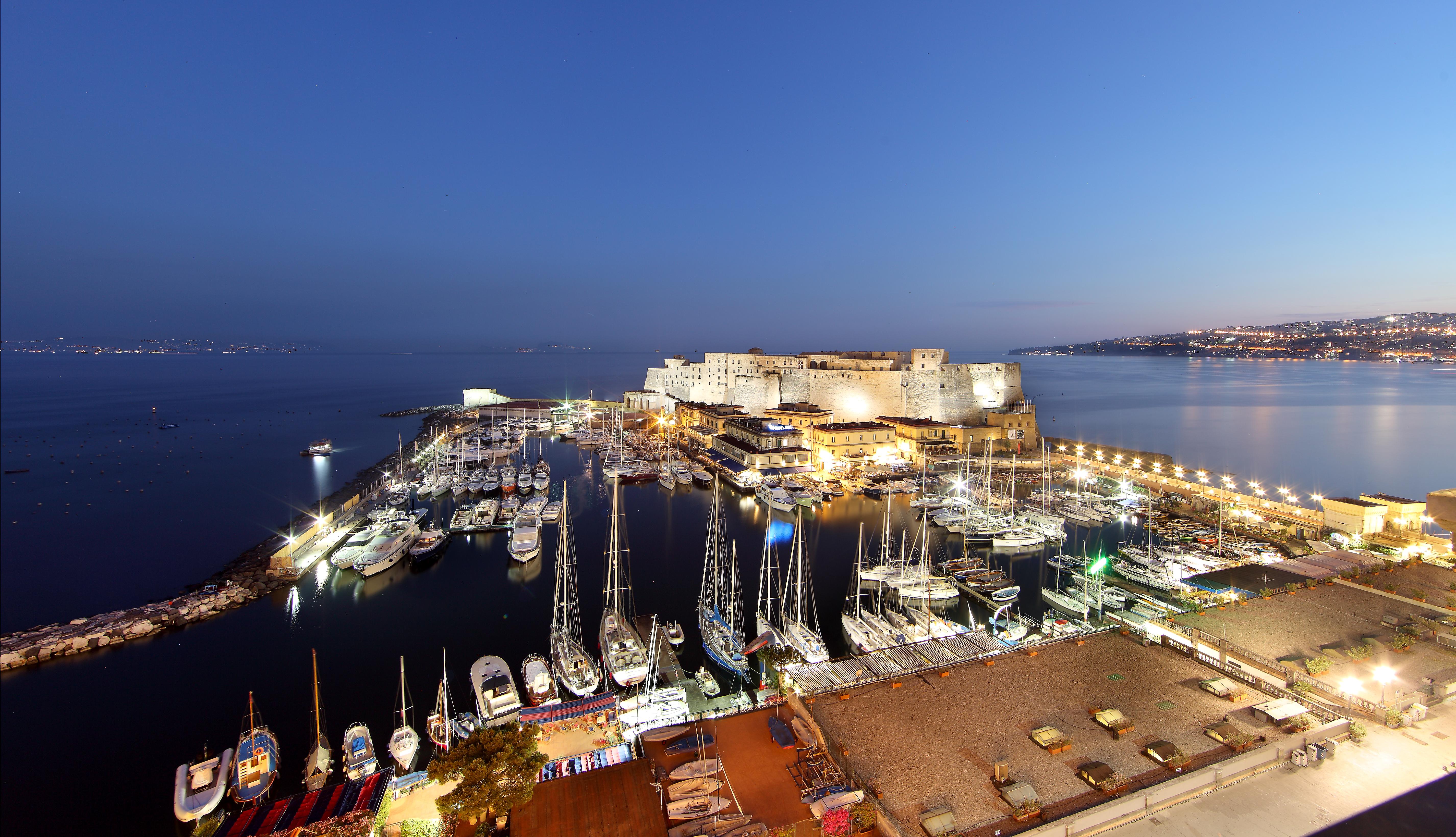 Eurostars Hotel Excelsior Napoli Bagian luar foto