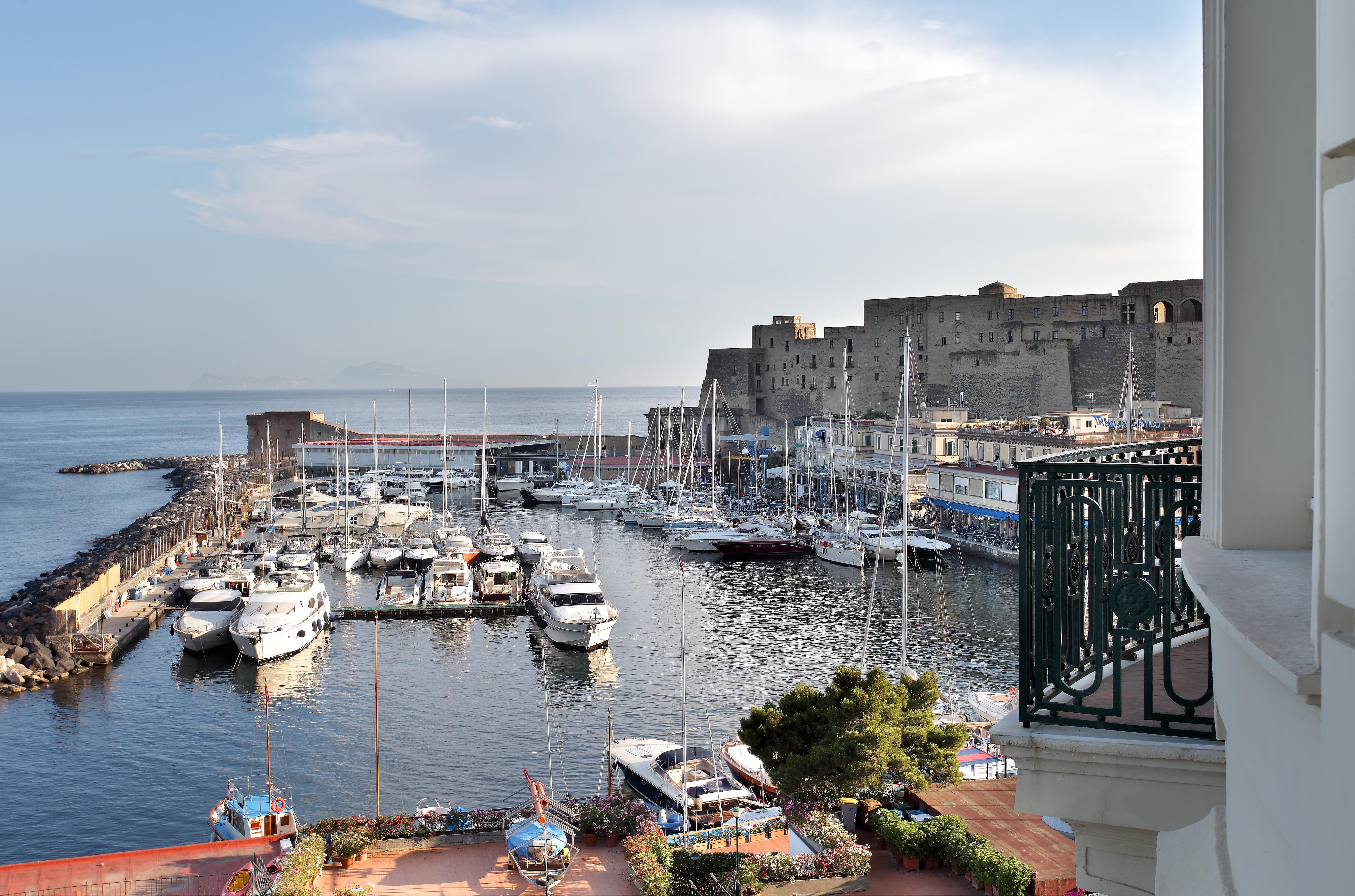 Eurostars Hotel Excelsior Napoli Bagian luar foto