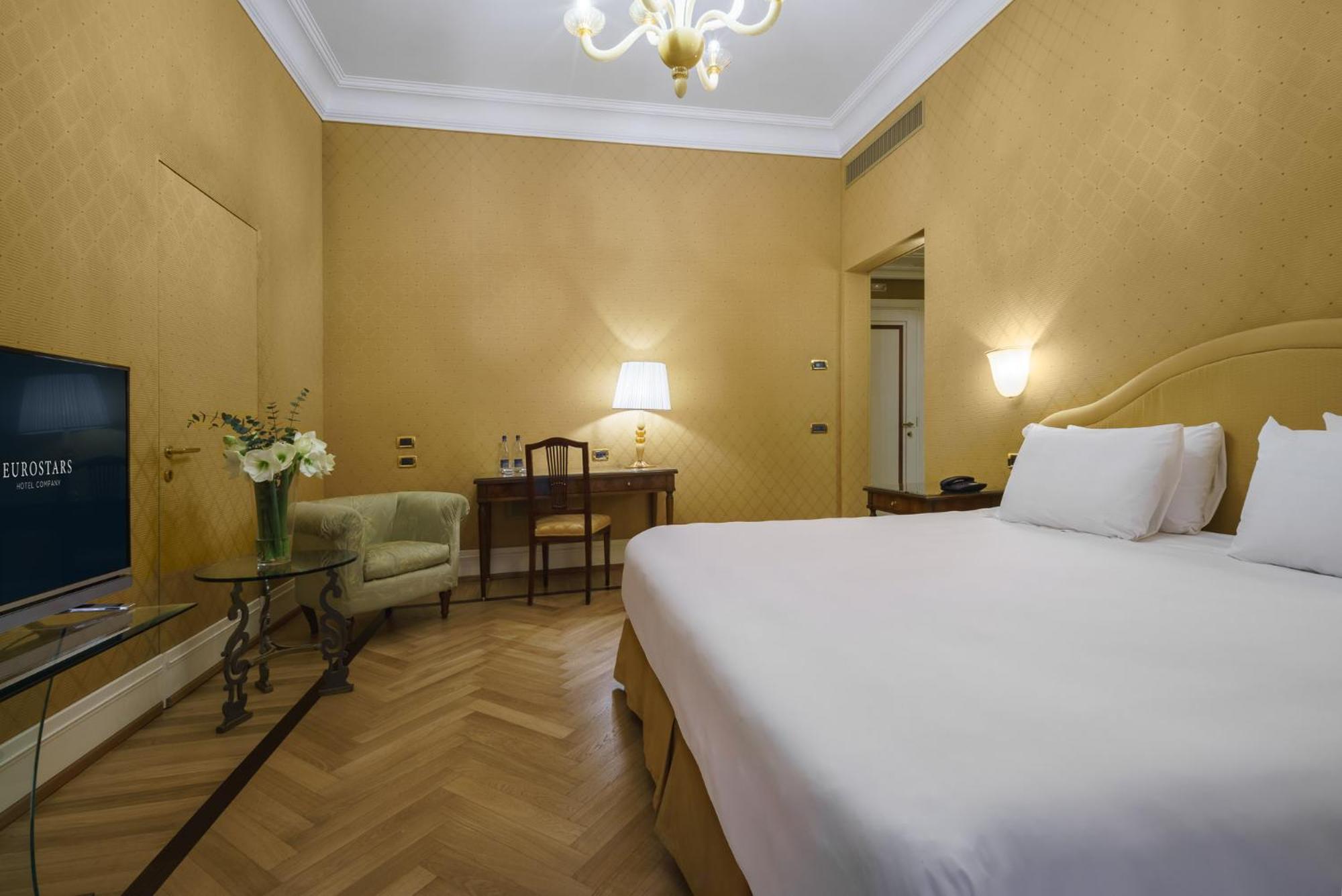 Eurostars Hotel Excelsior Napoli Bagian luar foto
