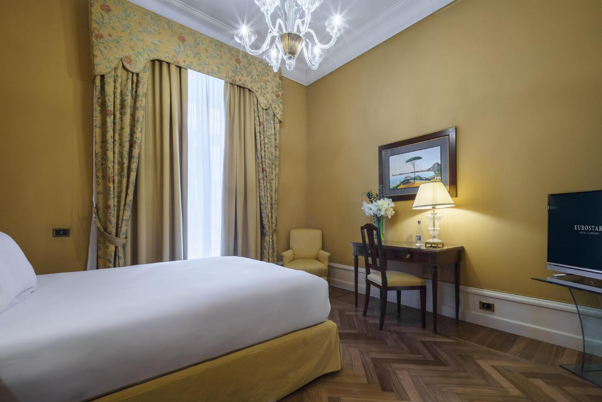 Eurostars Hotel Excelsior Napoli Bagian luar foto