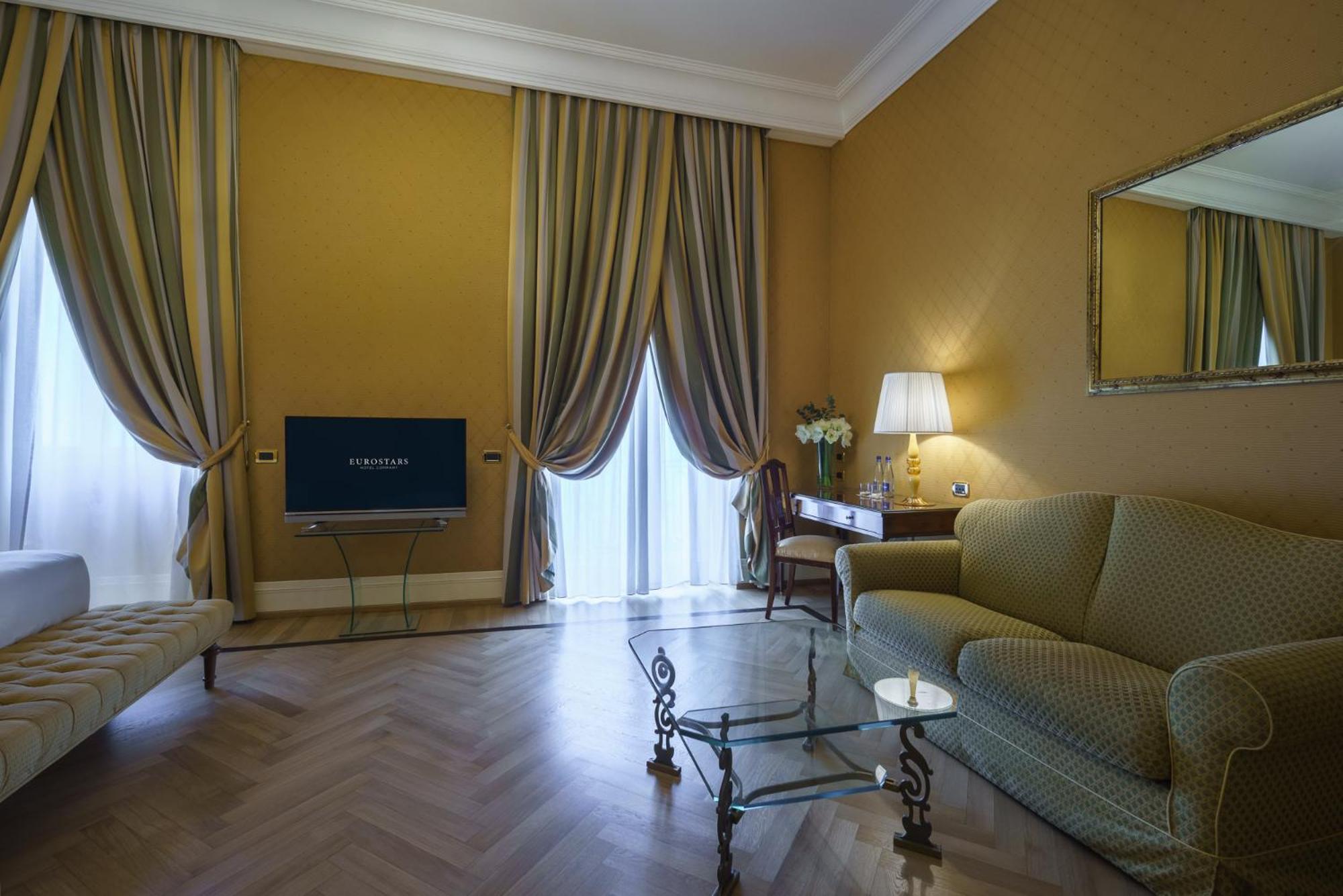 Eurostars Hotel Excelsior Napoli Bagian luar foto