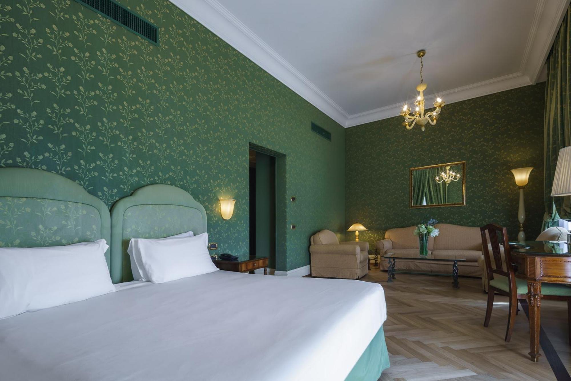 Eurostars Hotel Excelsior Napoli Bagian luar foto