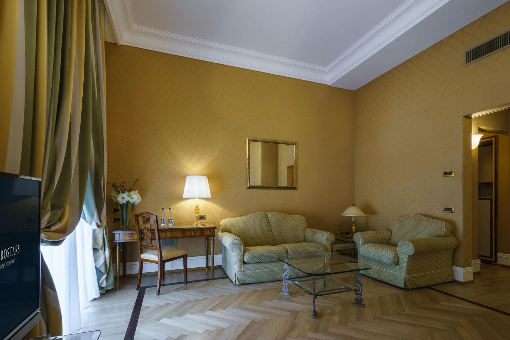 Eurostars Hotel Excelsior Napoli Bagian luar foto