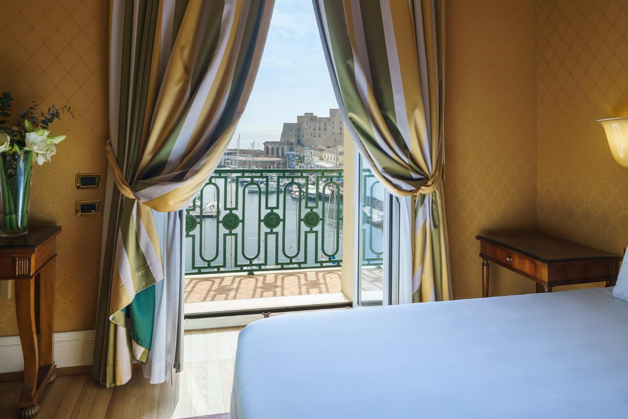 Eurostars Hotel Excelsior Napoli Bagian luar foto