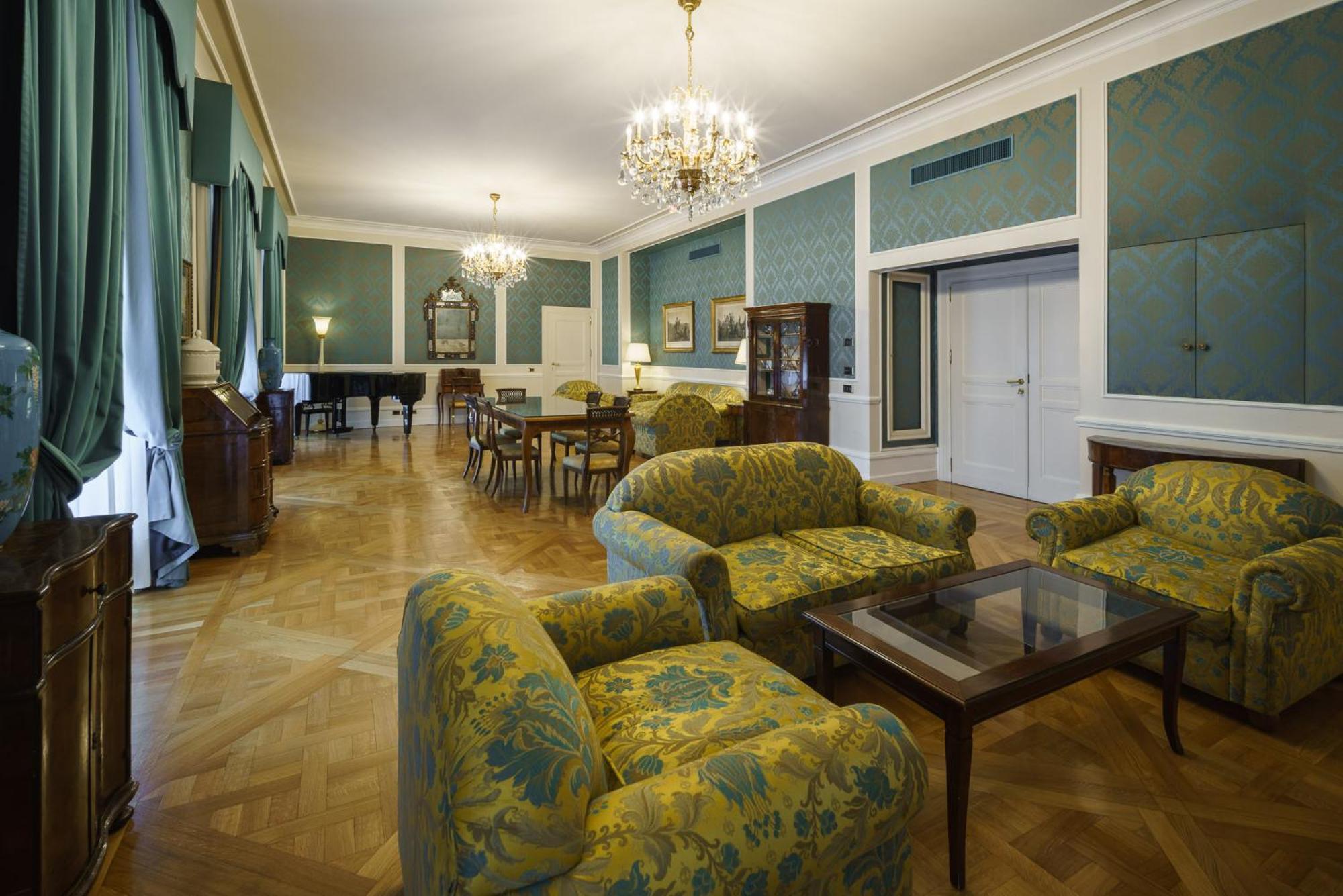 Eurostars Hotel Excelsior Napoli Bagian luar foto
