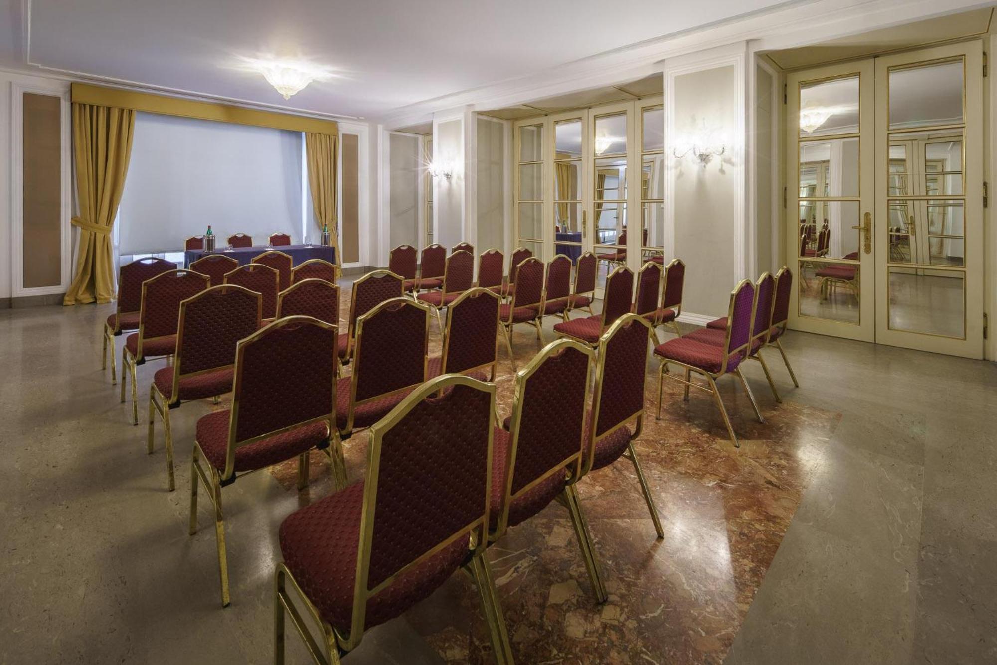 Eurostars Hotel Excelsior Napoli Bagian luar foto