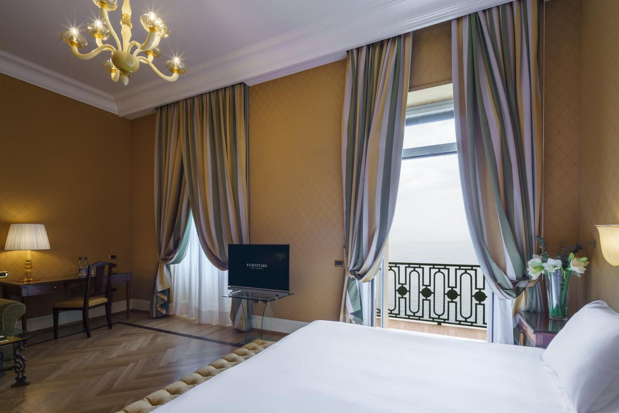 Eurostars Hotel Excelsior Napoli Bagian luar foto