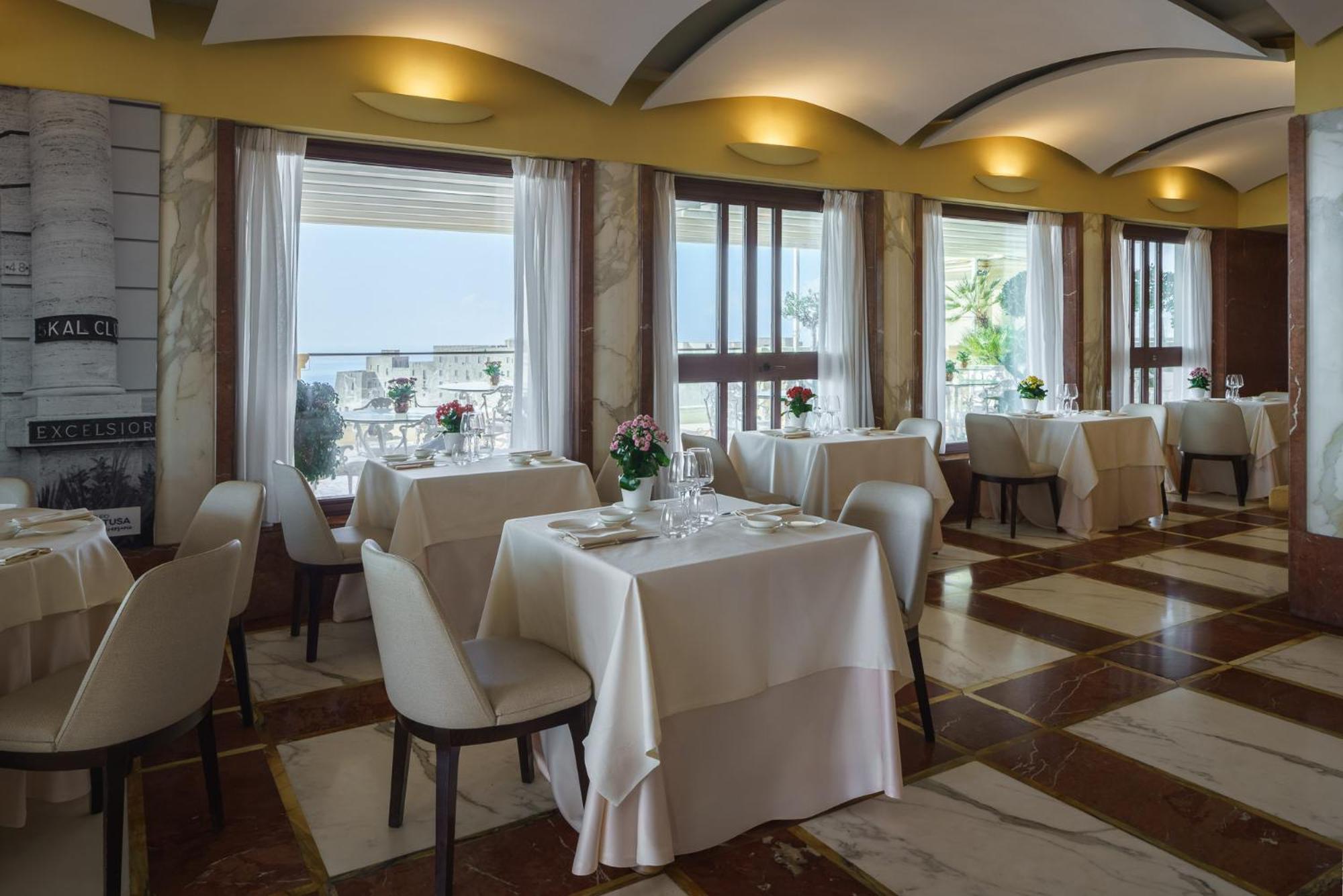 Eurostars Hotel Excelsior Napoli Bagian luar foto