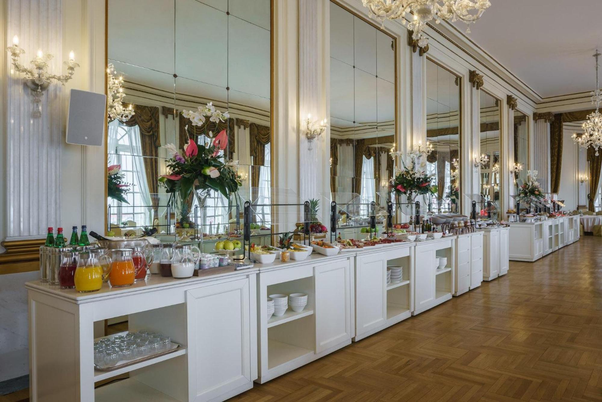 Eurostars Hotel Excelsior Napoli Bagian luar foto