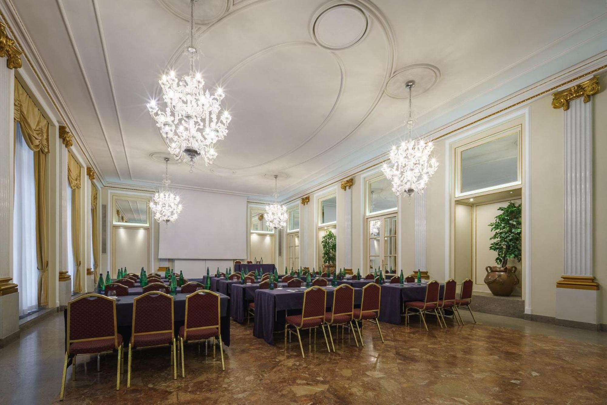 Eurostars Hotel Excelsior Napoli Bagian luar foto