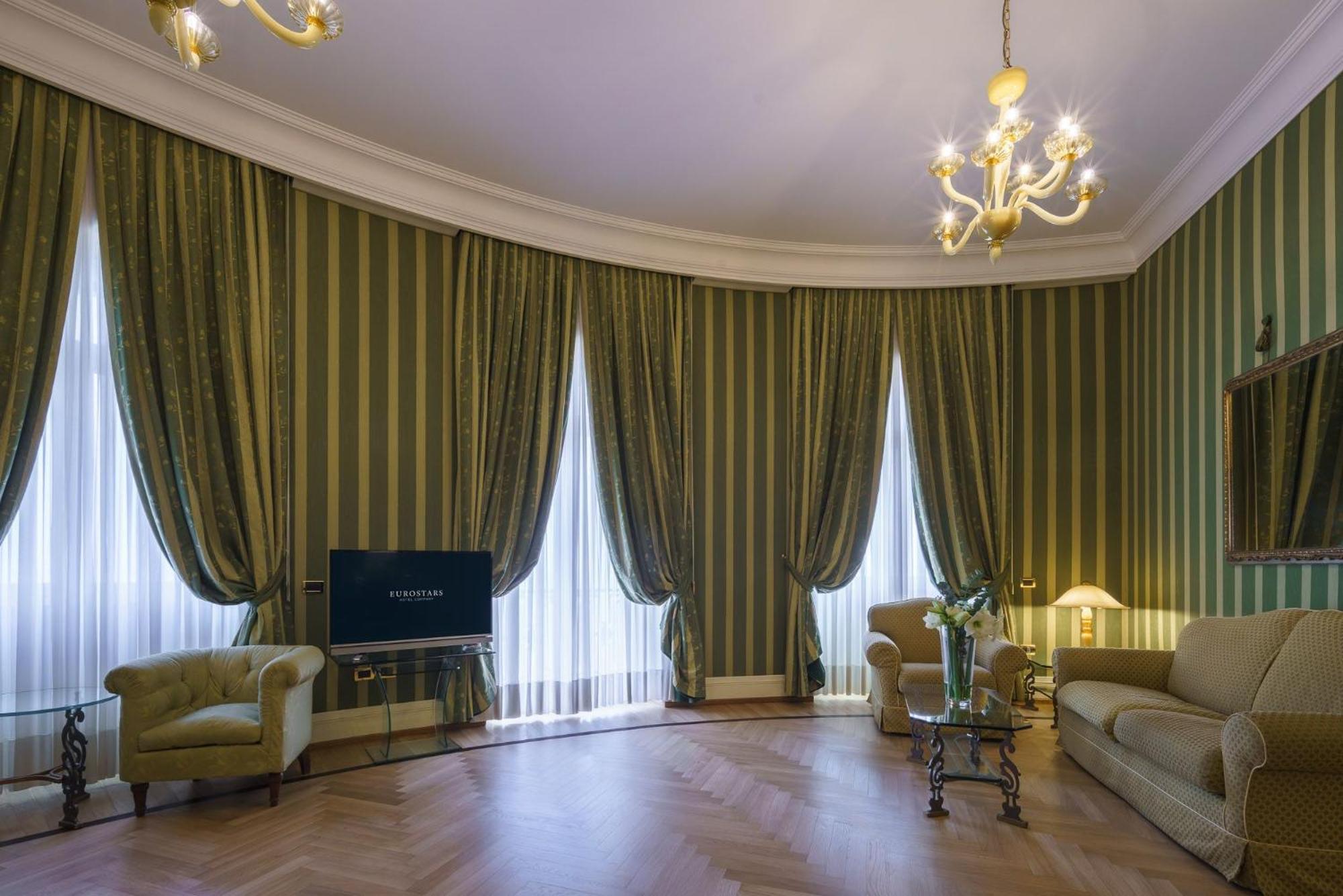 Eurostars Hotel Excelsior Napoli Bagian luar foto