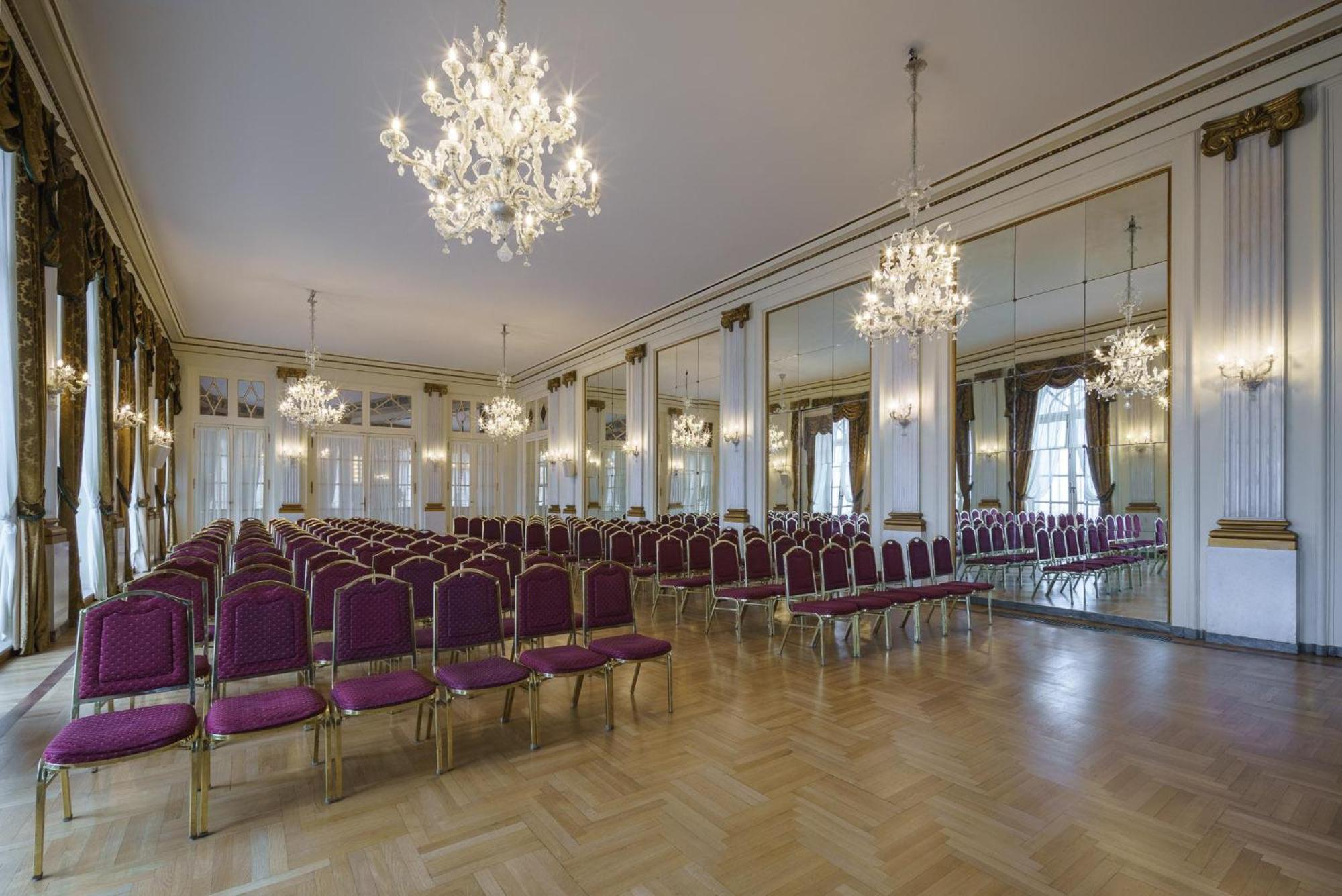 Eurostars Hotel Excelsior Napoli Bagian luar foto