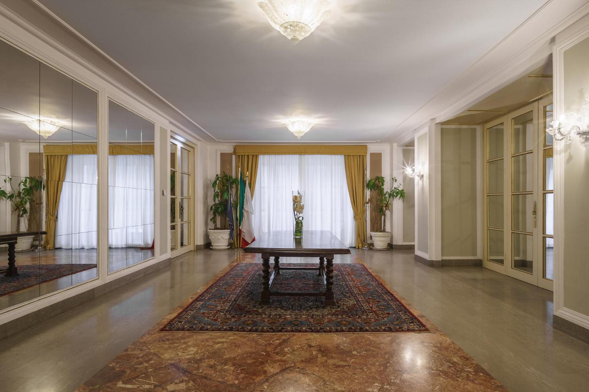 Eurostars Hotel Excelsior Napoli Bagian luar foto