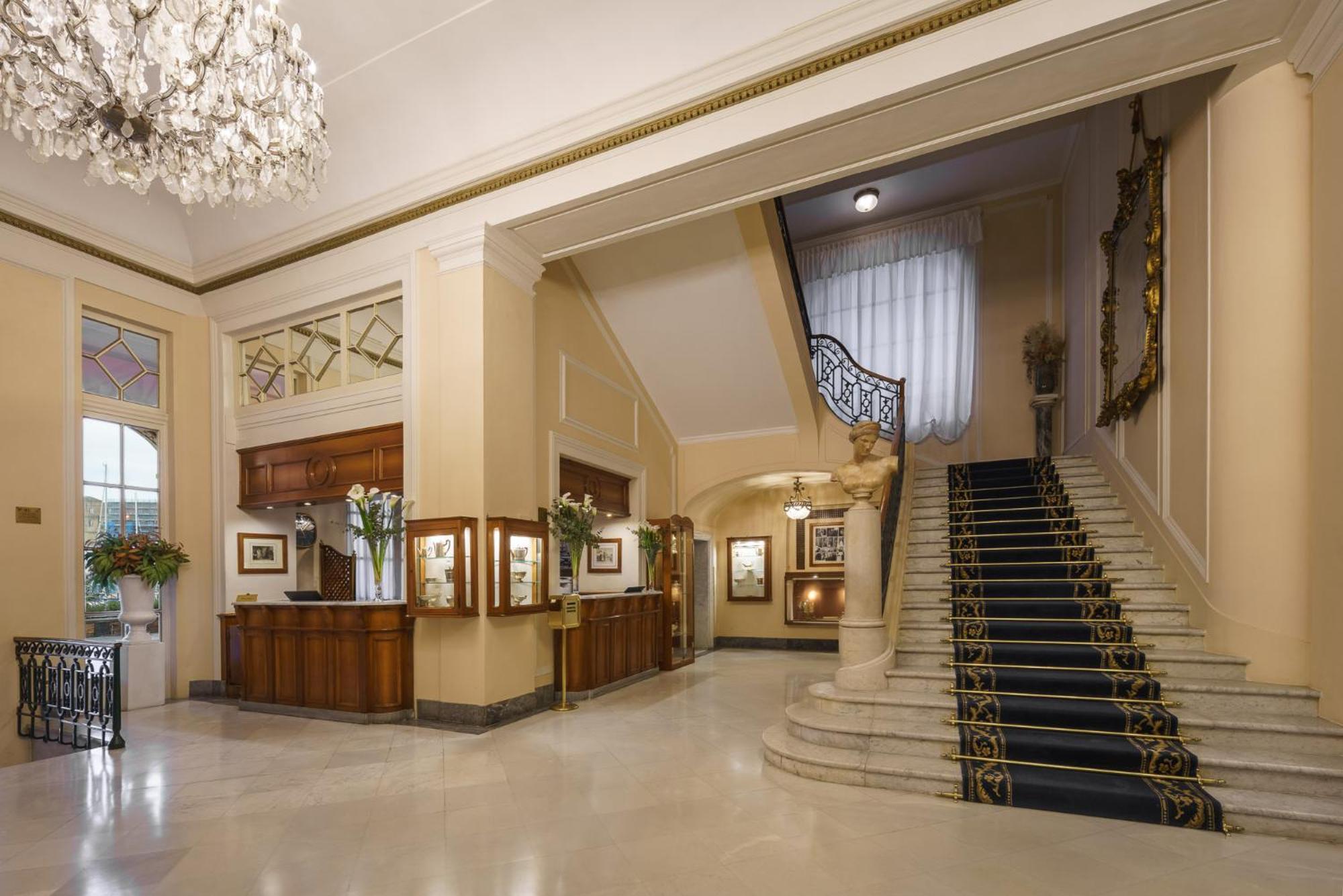 Eurostars Hotel Excelsior Napoli Bagian luar foto