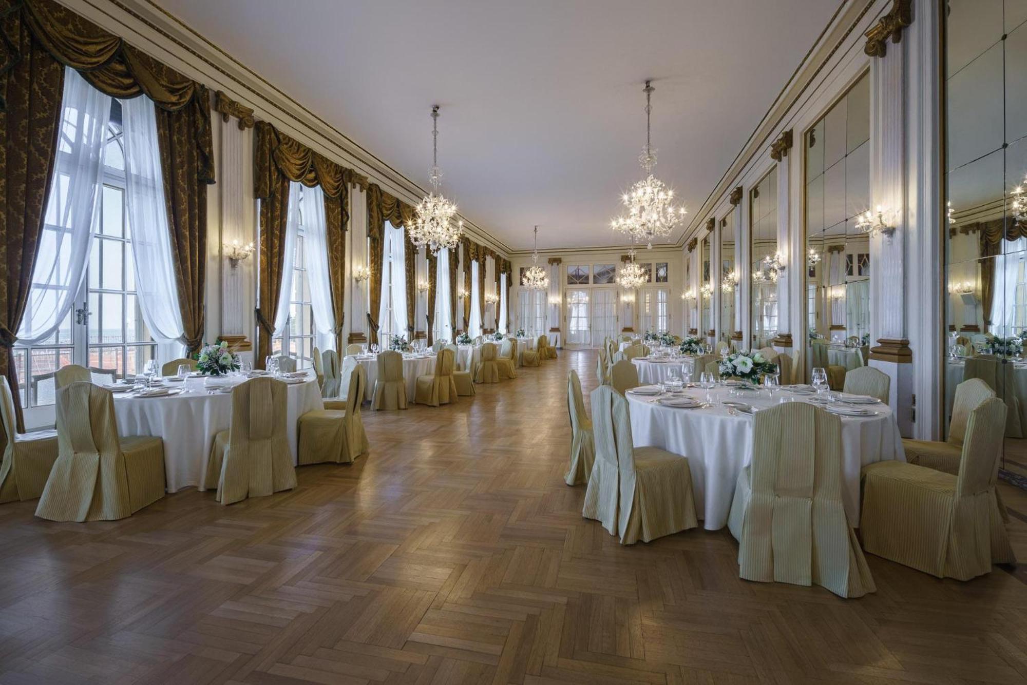 Eurostars Hotel Excelsior Napoli Bagian luar foto