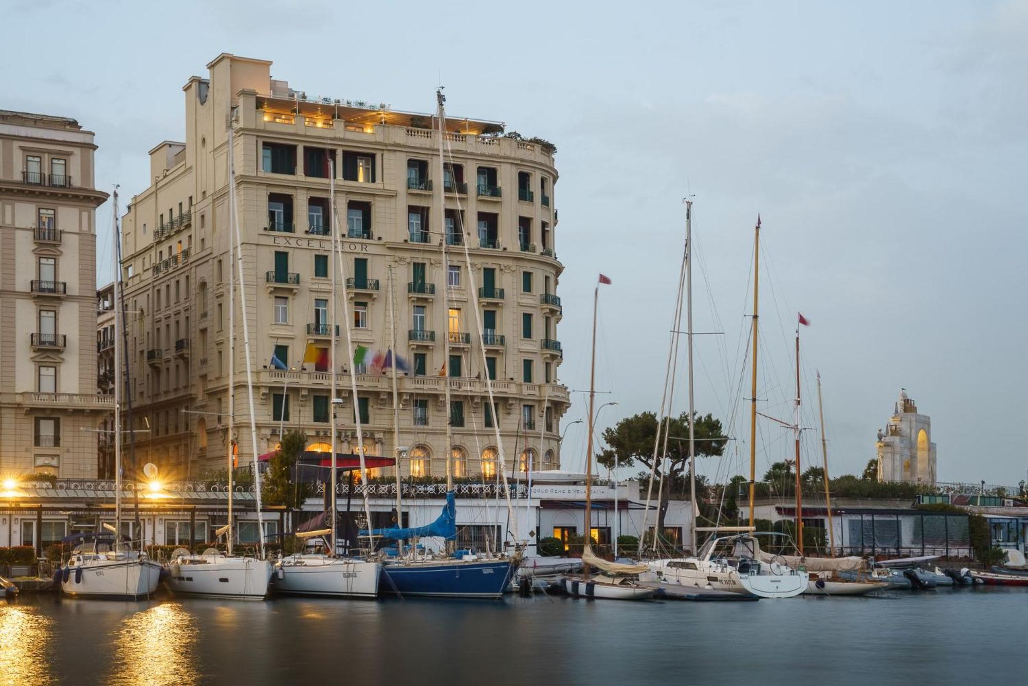 Eurostars Hotel Excelsior Napoli Bagian luar foto