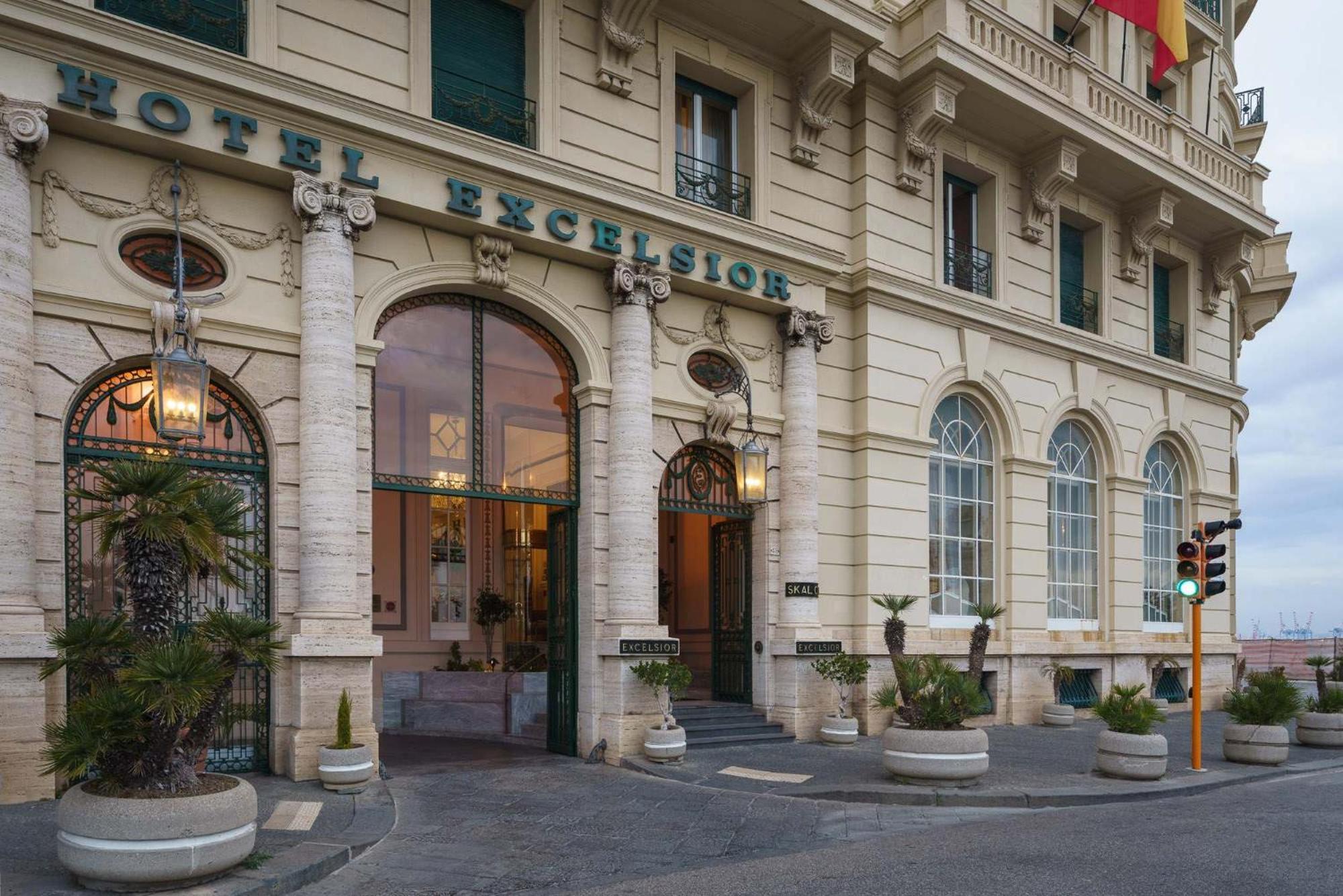 Eurostars Hotel Excelsior Napoli Bagian luar foto